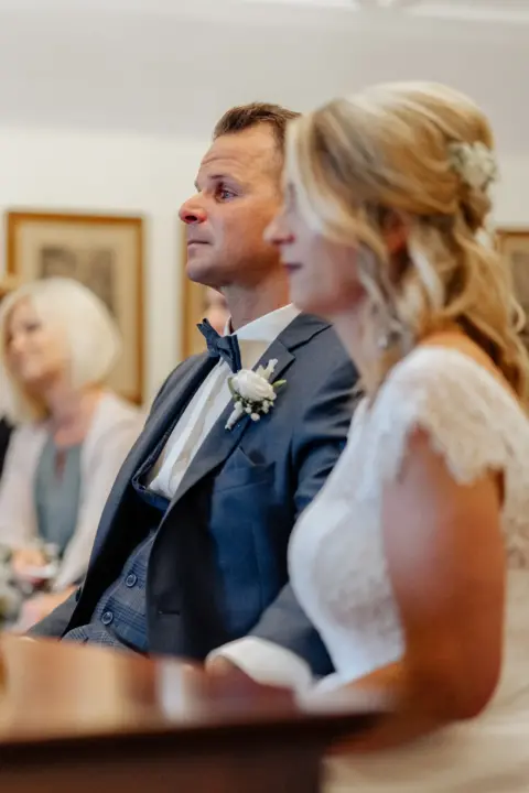 Petra und Gerhard bei der Trauung im Schloss Wallsee - Martin Schinnerl Fotografie